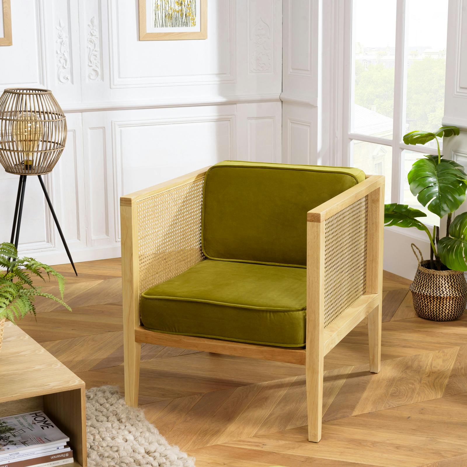 Fauteuil en cannage et velours vert TIM