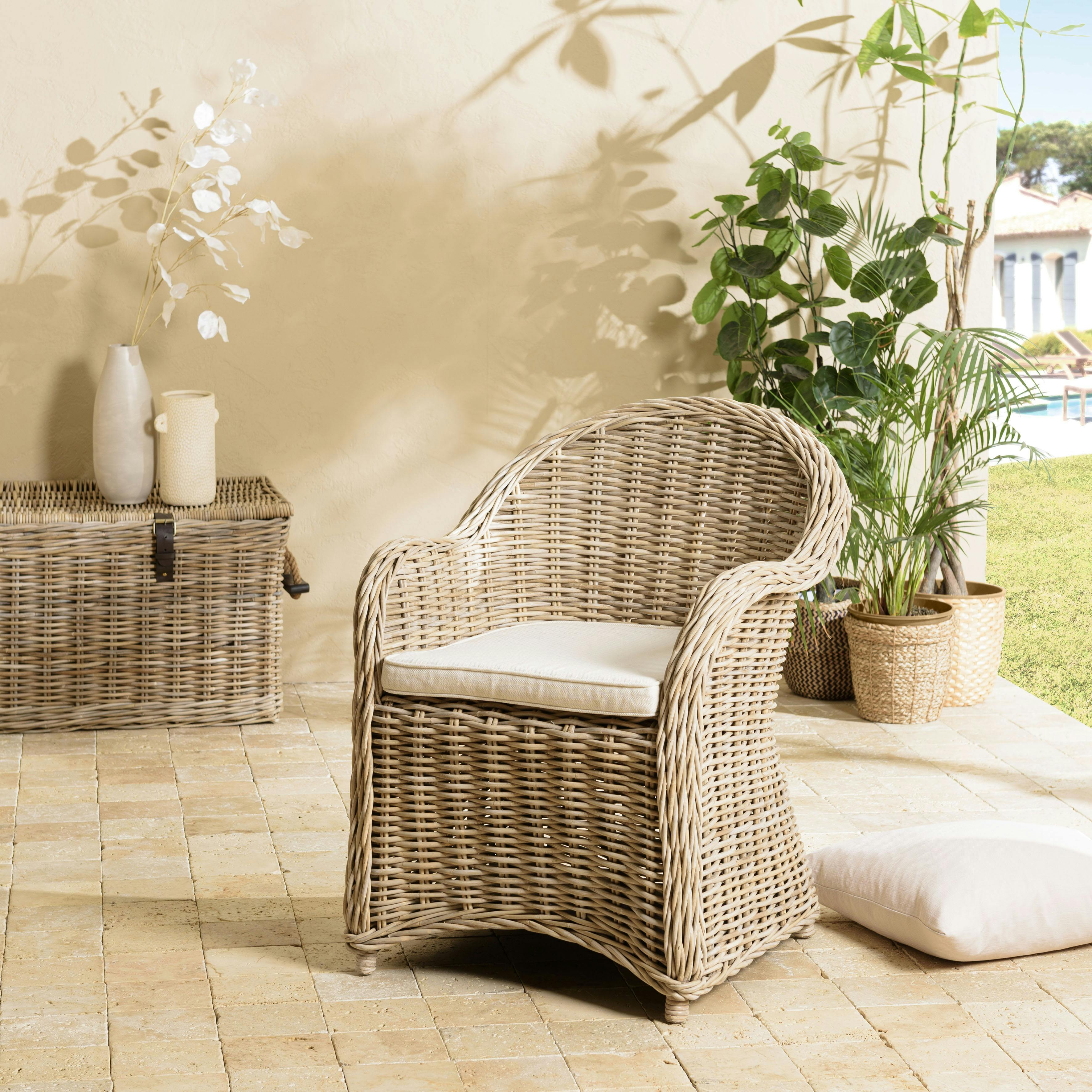 Fauteuil en kubu et rotin avec coussin blanc MANY