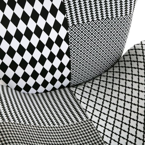 Fauteuil forme design en tissu Patchwork blanc et noir et pieds bois noirs 72x70x83cm URBAN