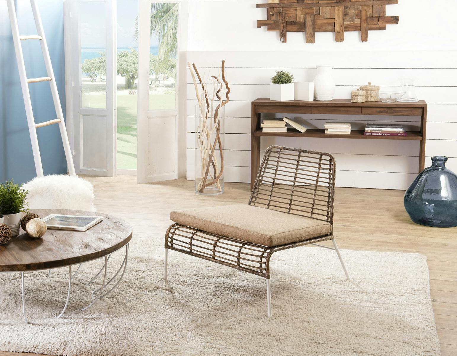 Fauteuil large rotin kubu pieds métal blanc Bogor