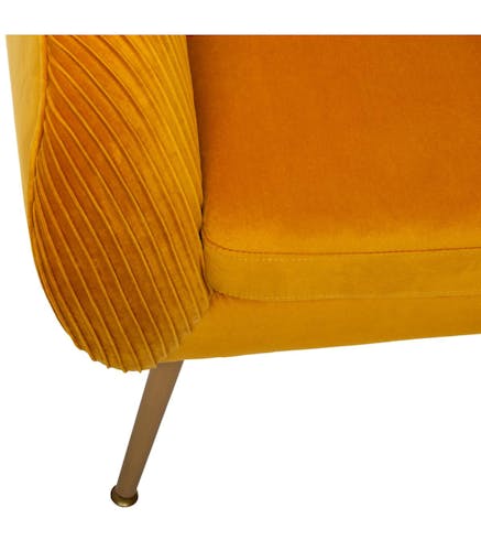 Fauteuil moutarde en velours plissé