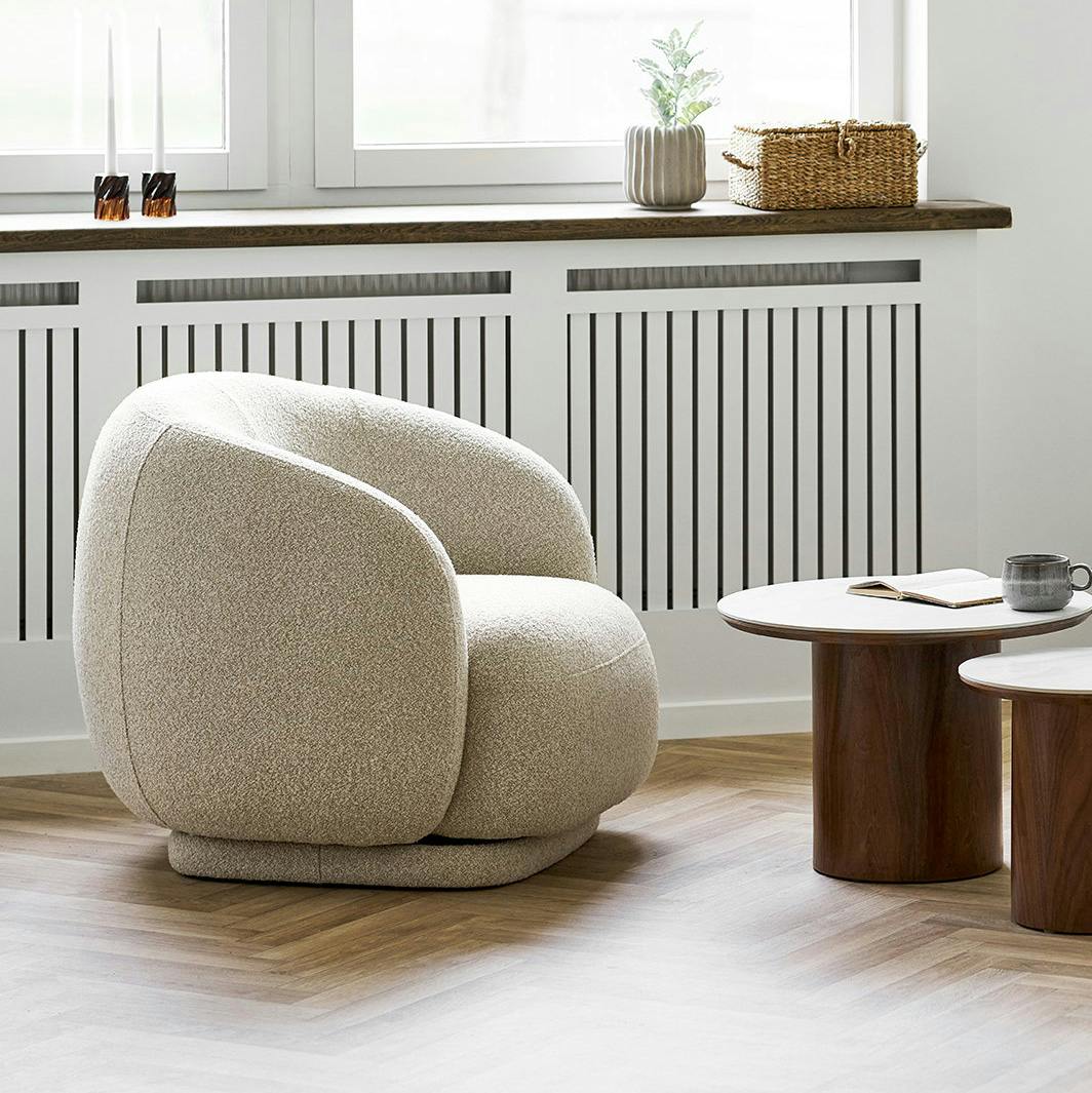 Fauteuil pivotant en tissu sable à base arrondie BERLIN