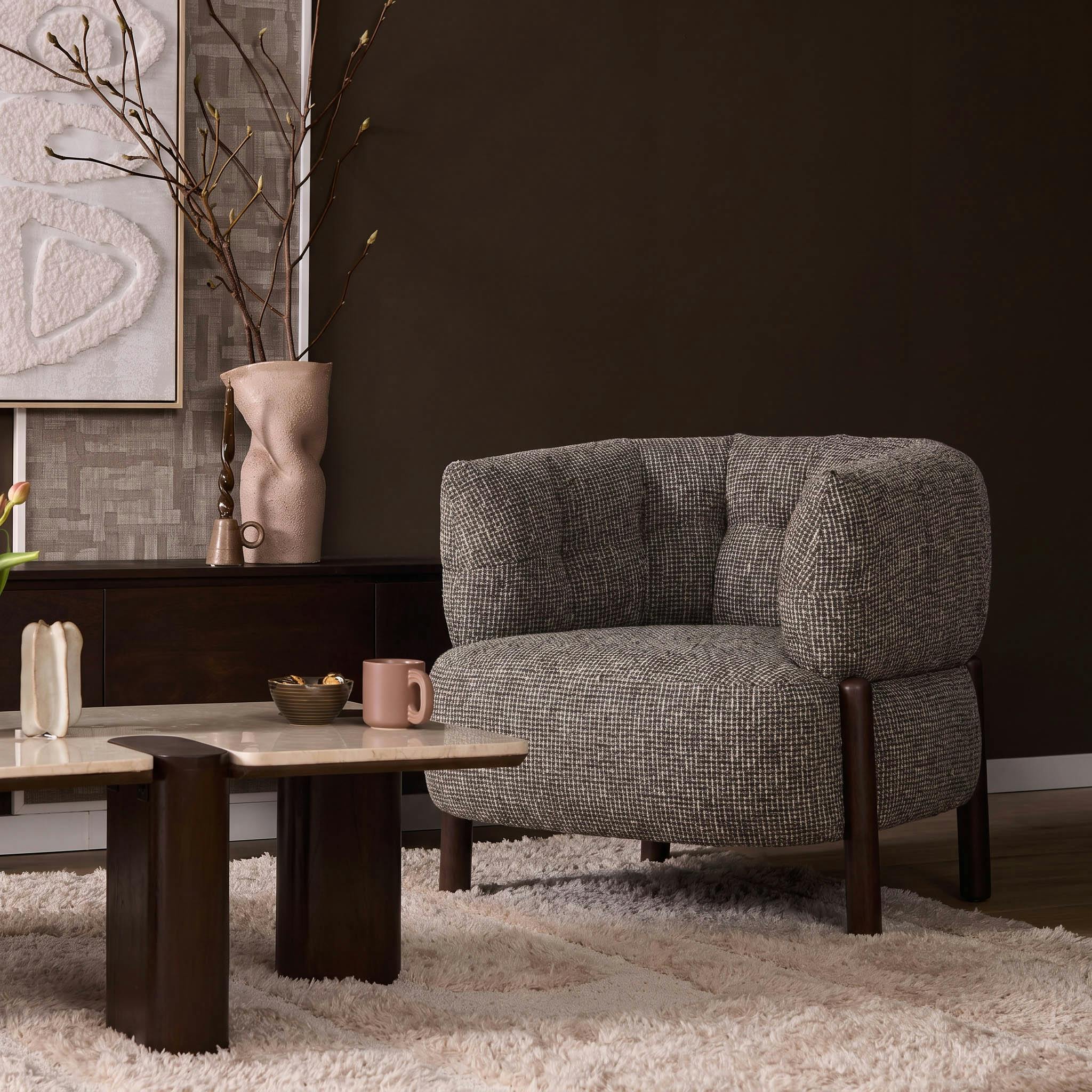 Fauteuil rond marron à pieds bois brun CORTINA