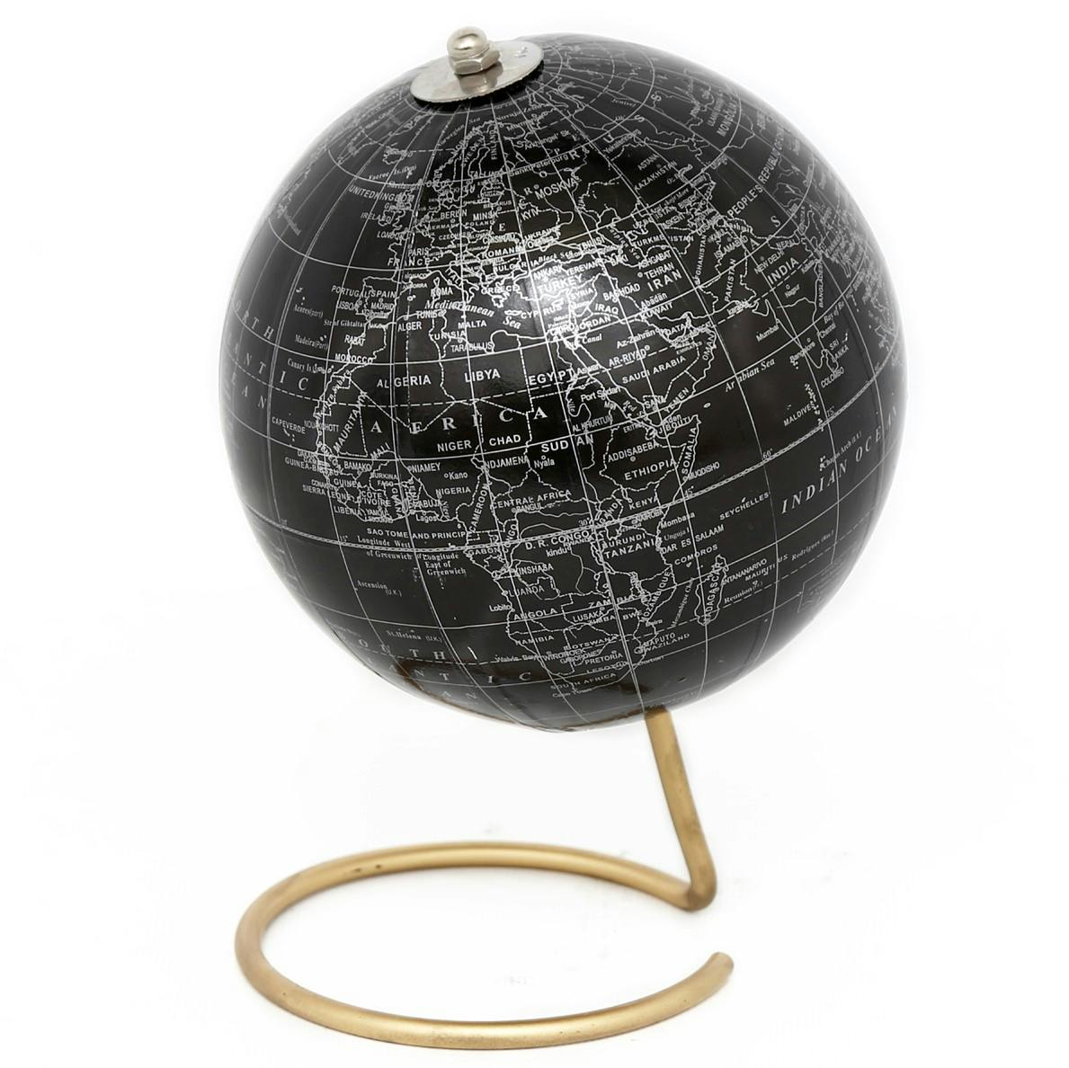 Globe terrestre noir sur pied cuivré