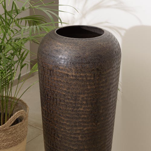 Grand vase couleur cuivre/noir vieilli avec gravures H88 cm NADOR