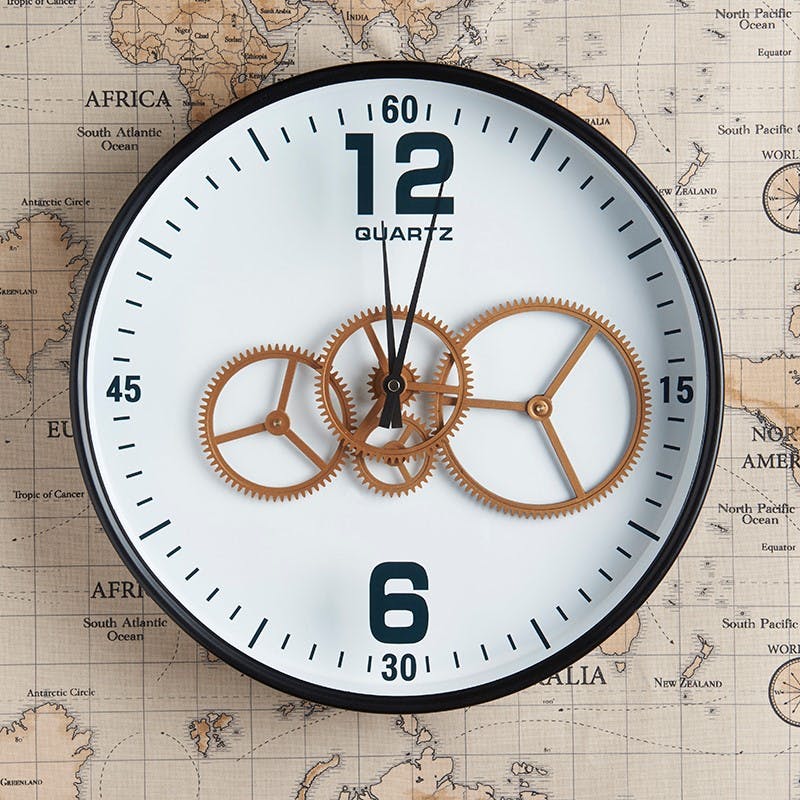 Horloge engrenages or fond blanc