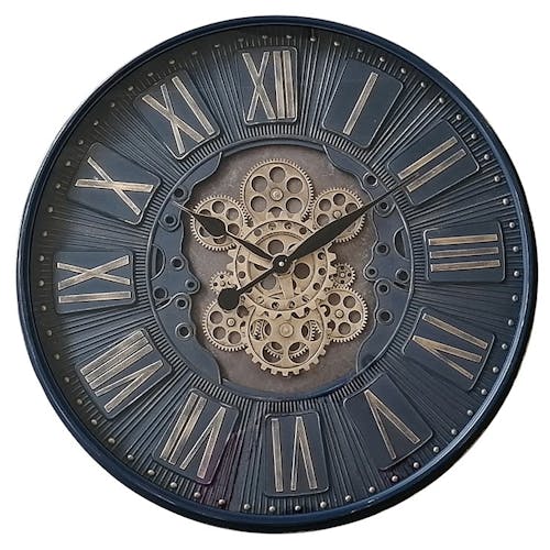 Horloge vintage engrenages et chiffres romains sur fond bleu sombre