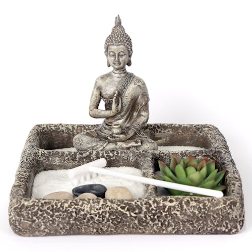 Jardin zen avec Bouddha, forme carrée