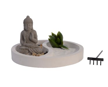  Jardin zen avec Bouddha, sable et plante