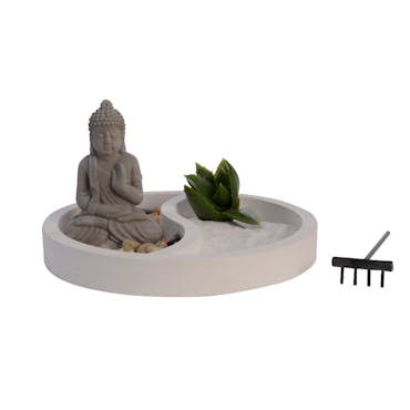  Jardin zen avec Bouddha, sable et plante