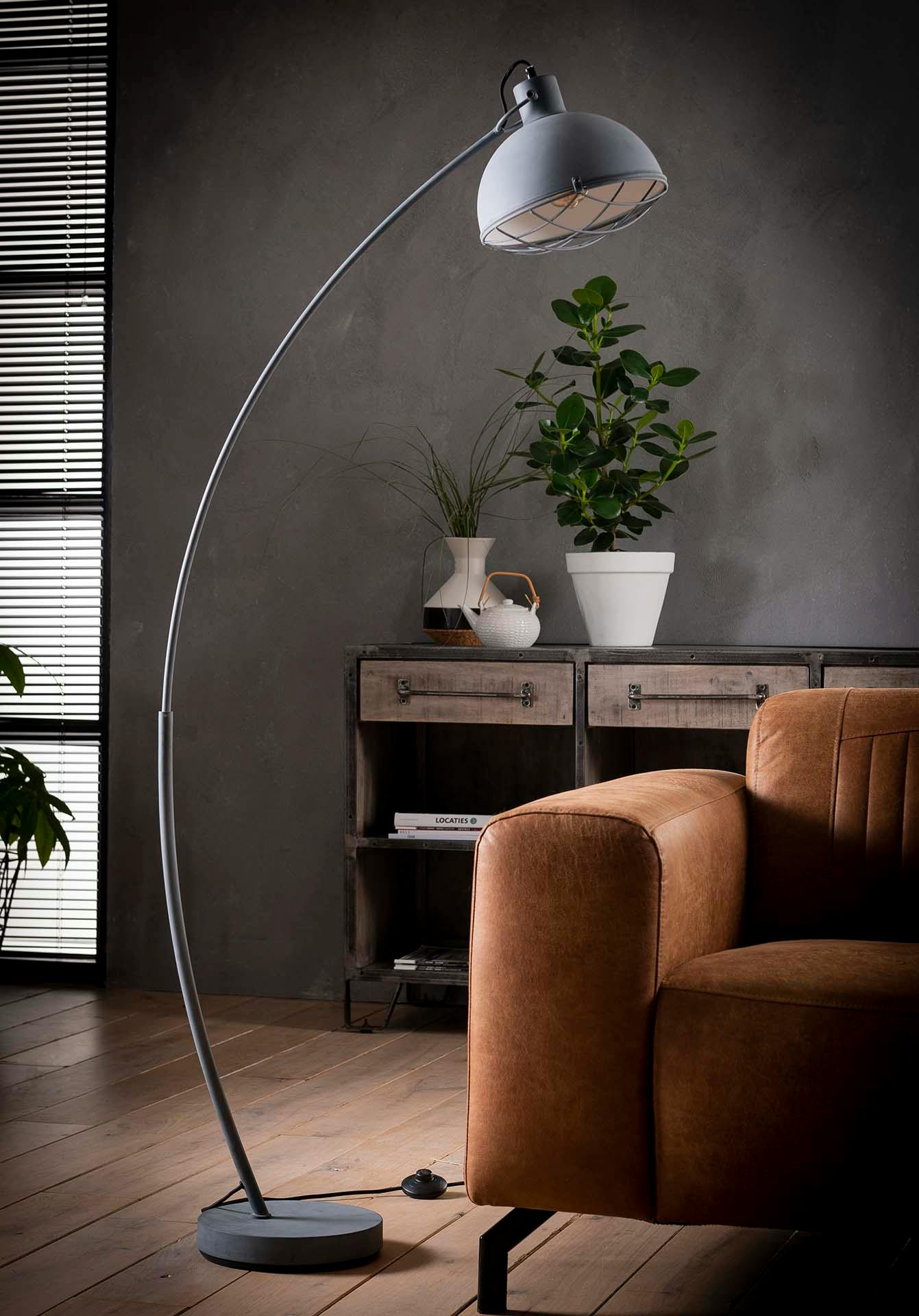 Lampadaire arc industriel grillage effet béton RALF