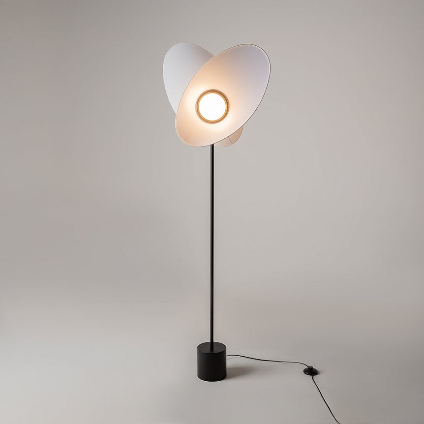 Lampadaire salon design – abat-jour blancs orientables JUNO