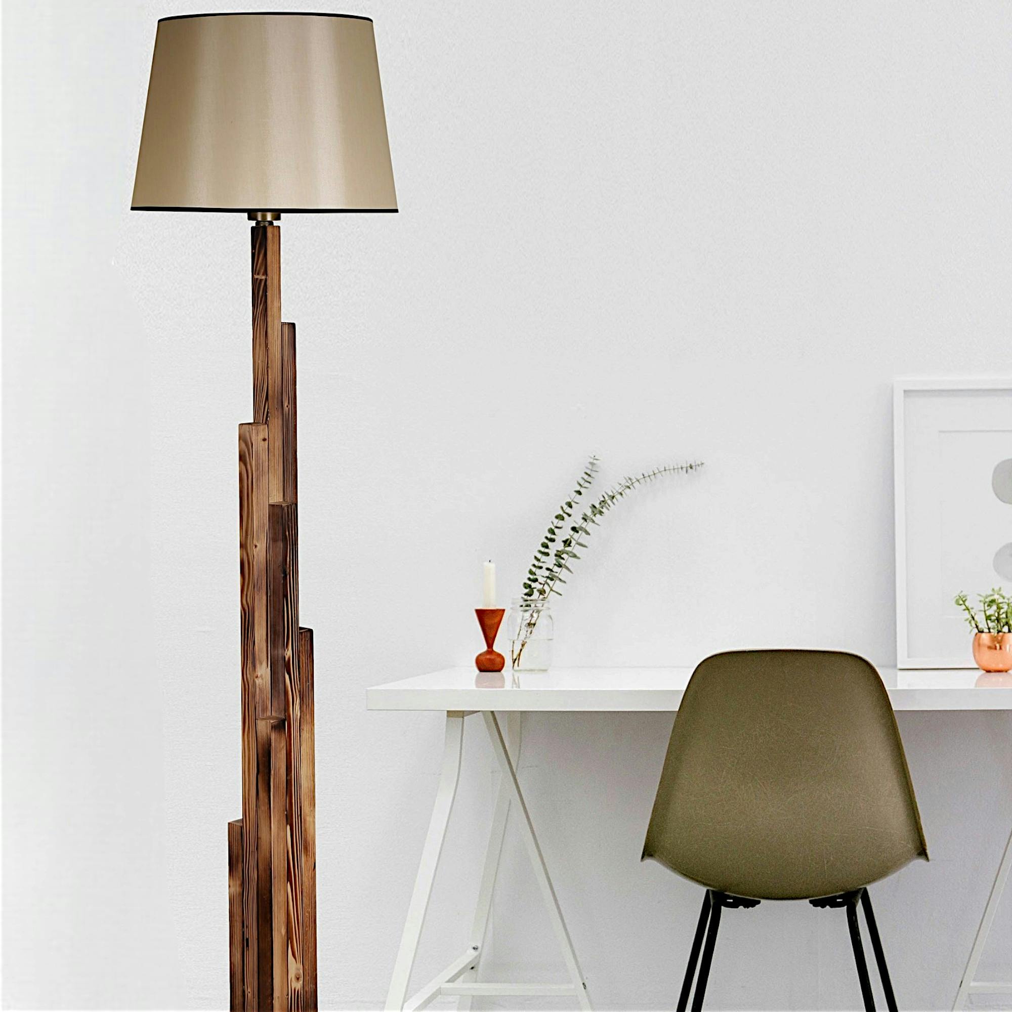 Lampadaire salon en bois sculpté abat-jour beige ANZIO