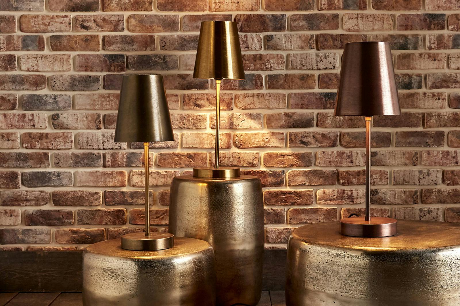 Lampe de table en métal couleur laiton