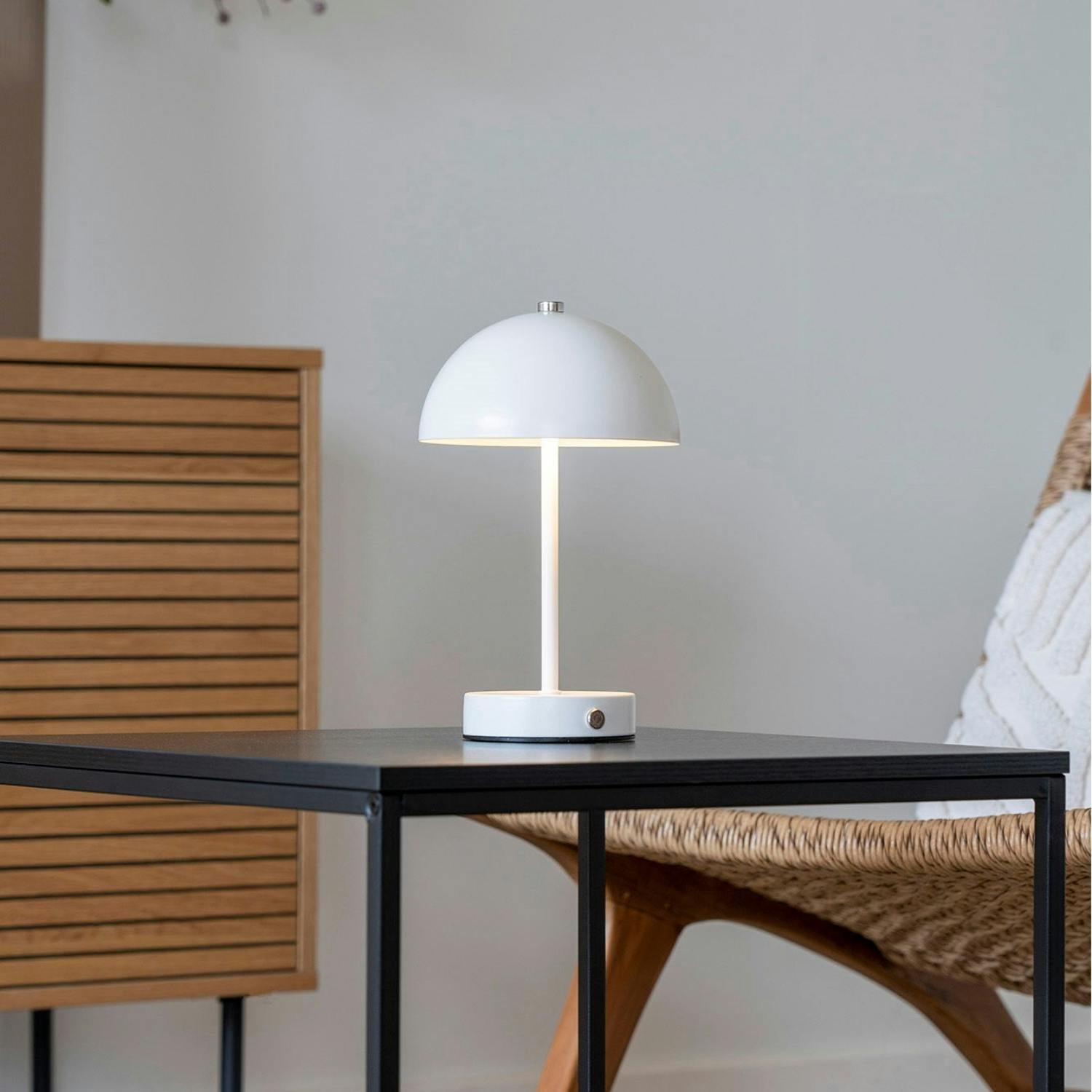 Lampe de table rechargeable en métal blanc SILE