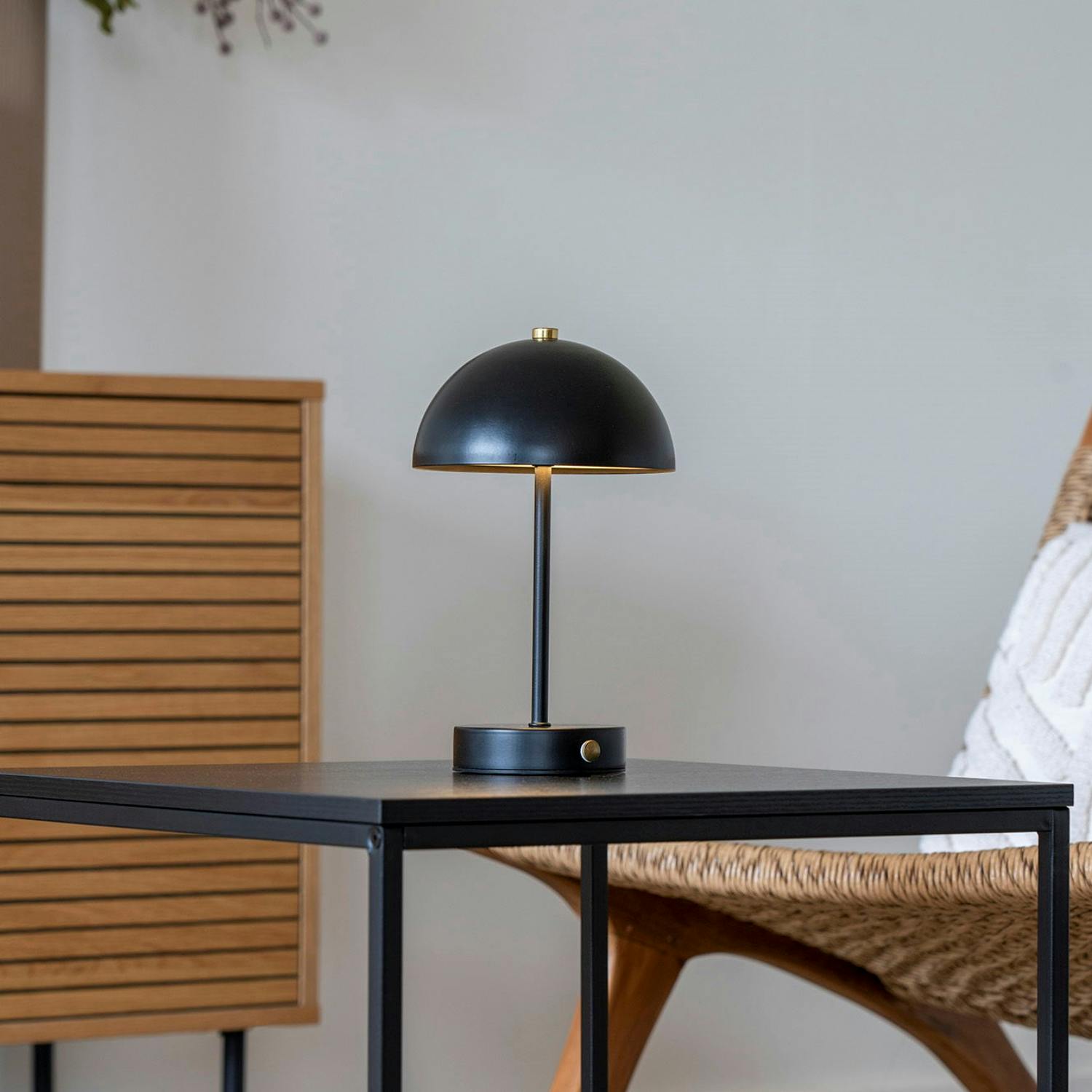 Lampe de table rechargeable en métal noir SILE