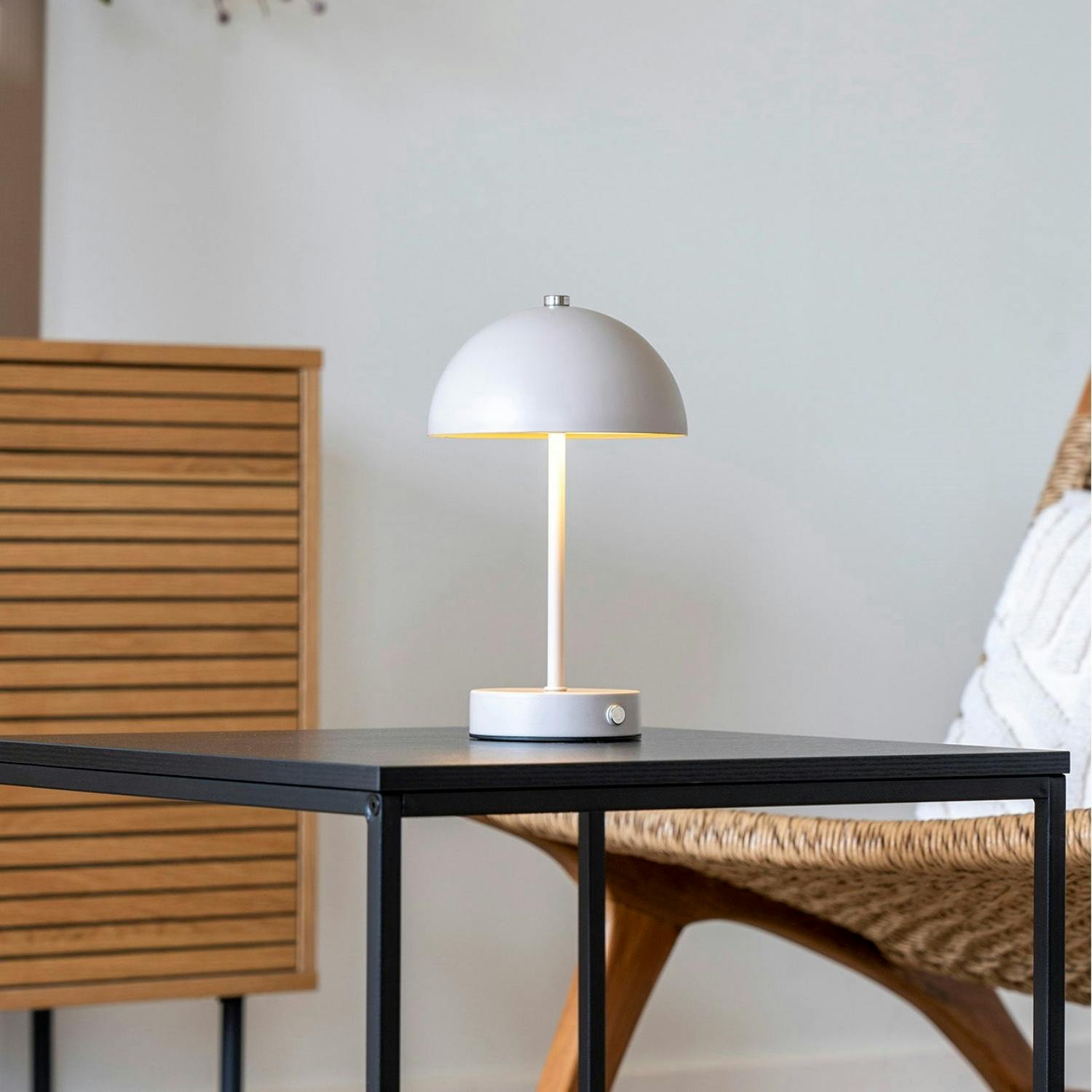 Lampe de table rechargeable en métal sable SILE