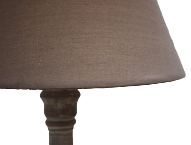 Lampe pied tourné bois patiné gris base ronde et abat-jour coton taupe D20xH36cm