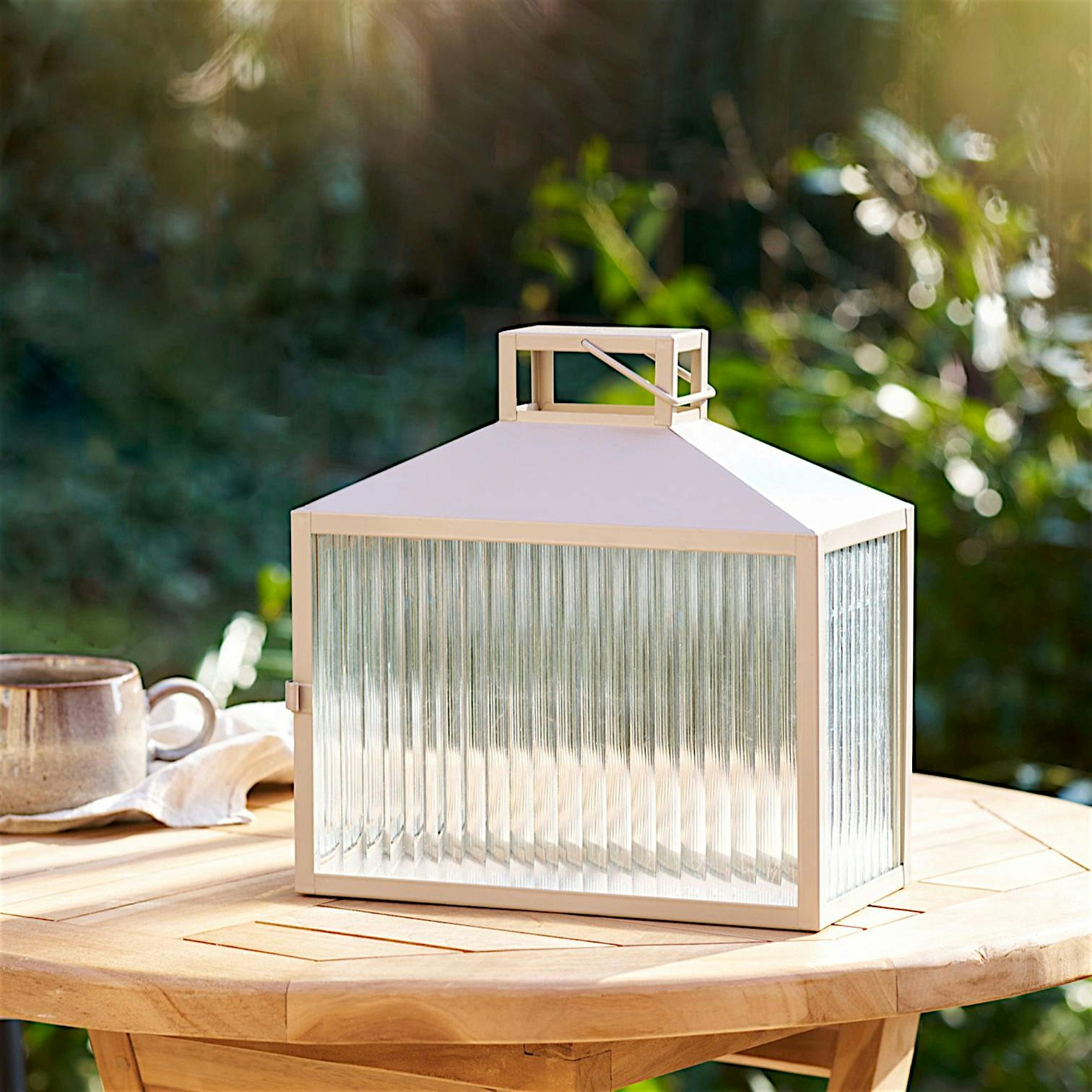 Lanterne décorative verre strié et métal, forme rectangulaire