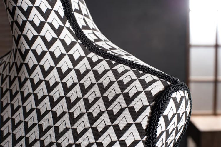 Mannequin couture losange écru et noir 40x36x165cm VALENTINE