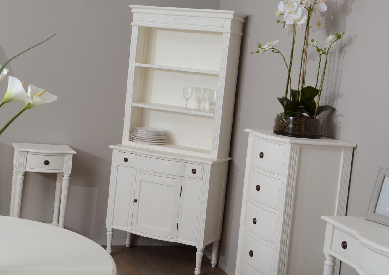 Bibliotheque buffet en bois blanc de style romantique