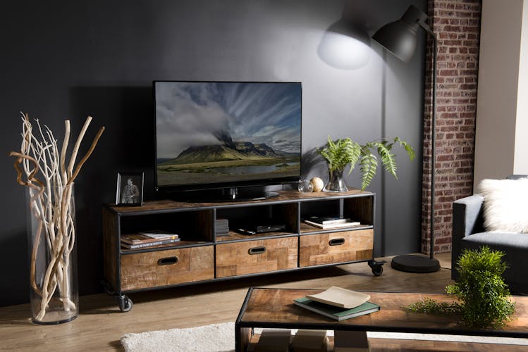 Meuble TV en bois recycle et metal avec roulettes de style contemporain