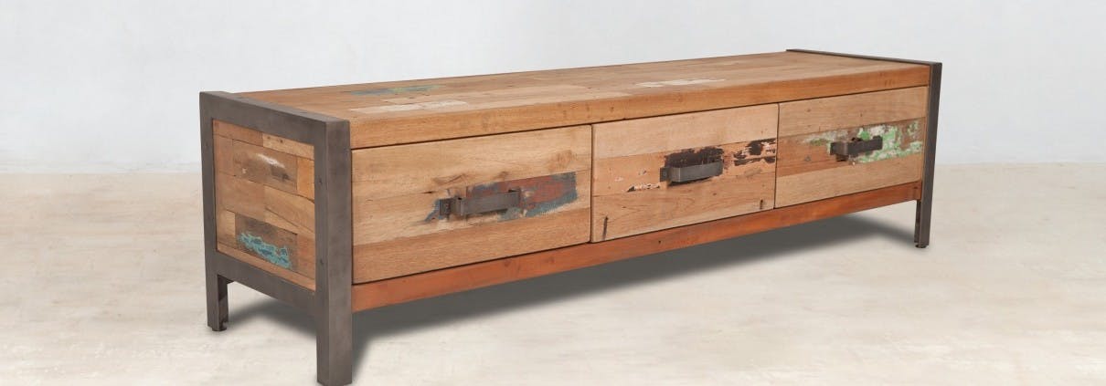 Meuble TV bois recycle et metal trois tiroirs de style industriel