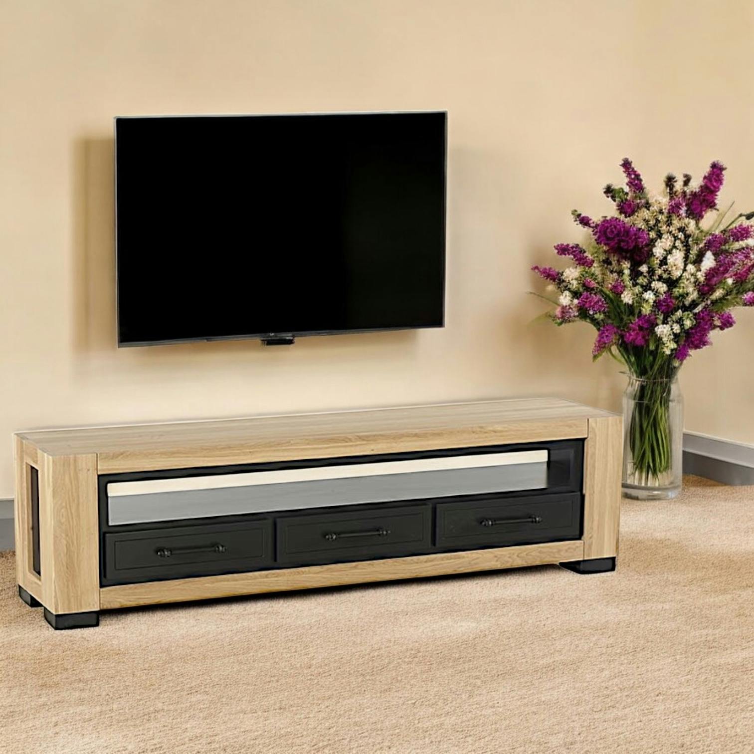 Meuble TV en bois clair et noir de style contemporain
