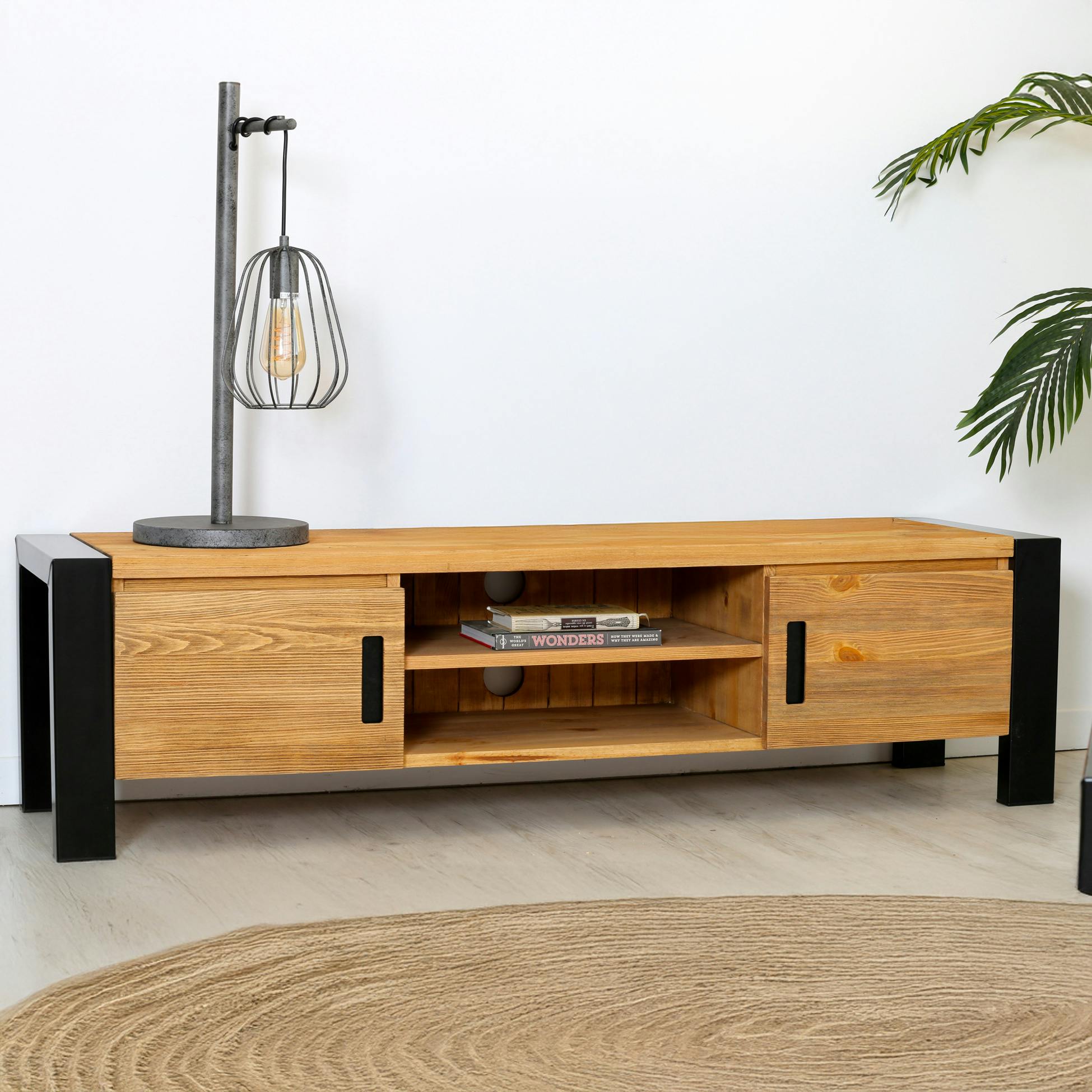 Meuble TV en bois et metal deux portes de style industriel