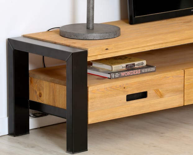 Meuble TV en bois et metal trois tiroirs de style industriel