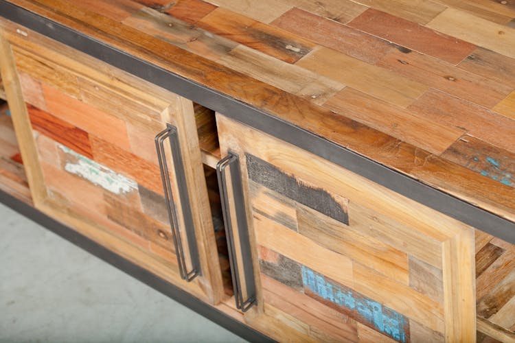 Meuble TV bois recycle et metal portes coulissantes de style industriel