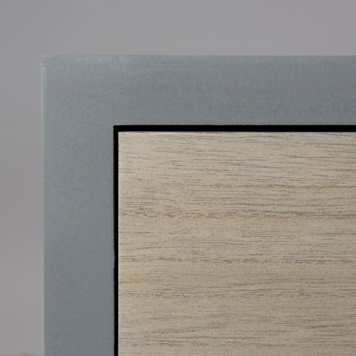 Meuble TV en bois gris trois porte de style contemporain