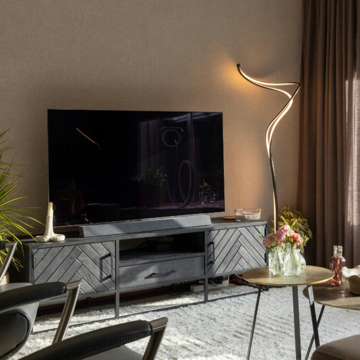 Meuble TV noir en bois 2 portes motif chevron 165 cm ALVERA