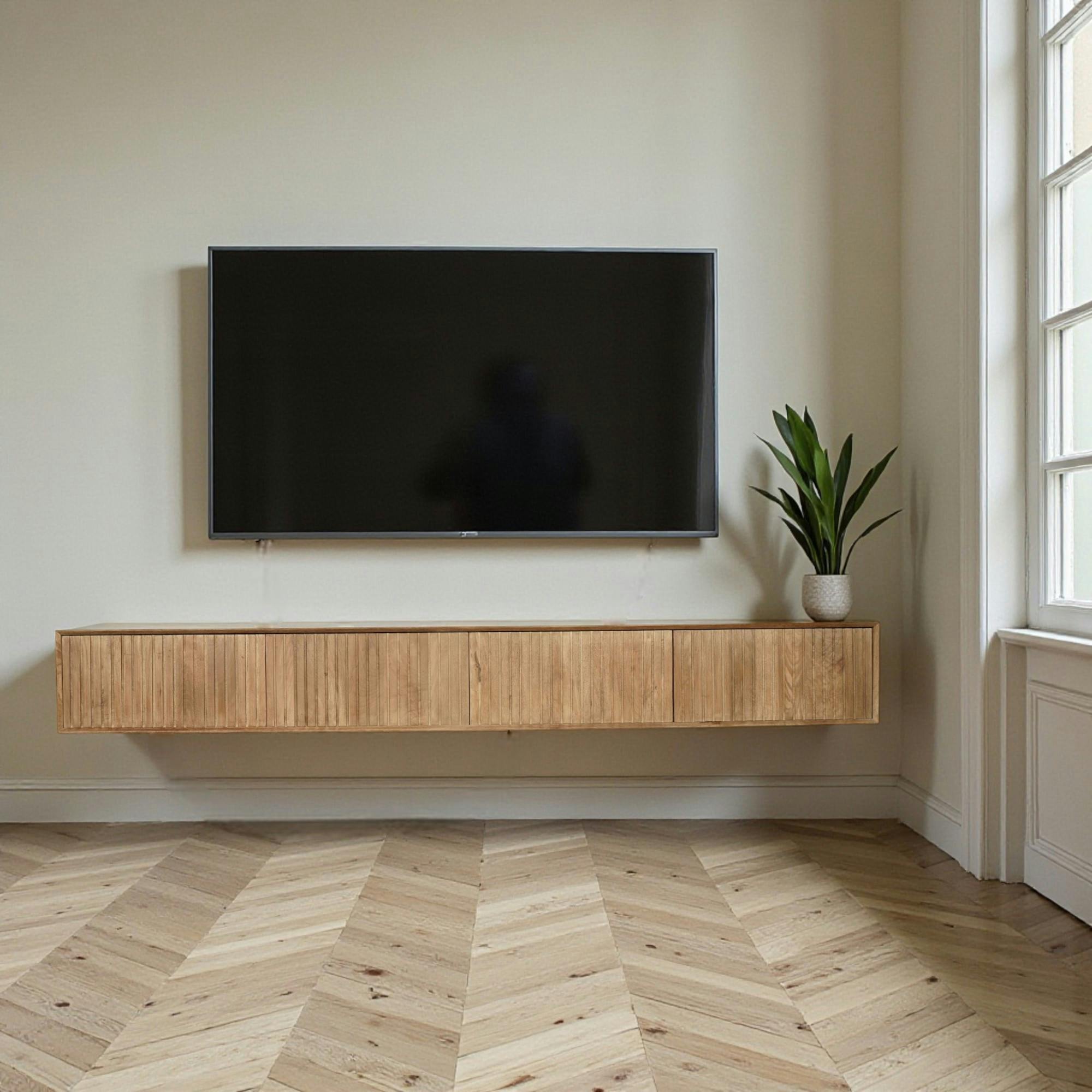 Meuble TV suspendu bois 4 portes rainurées 240 cm CORTINA