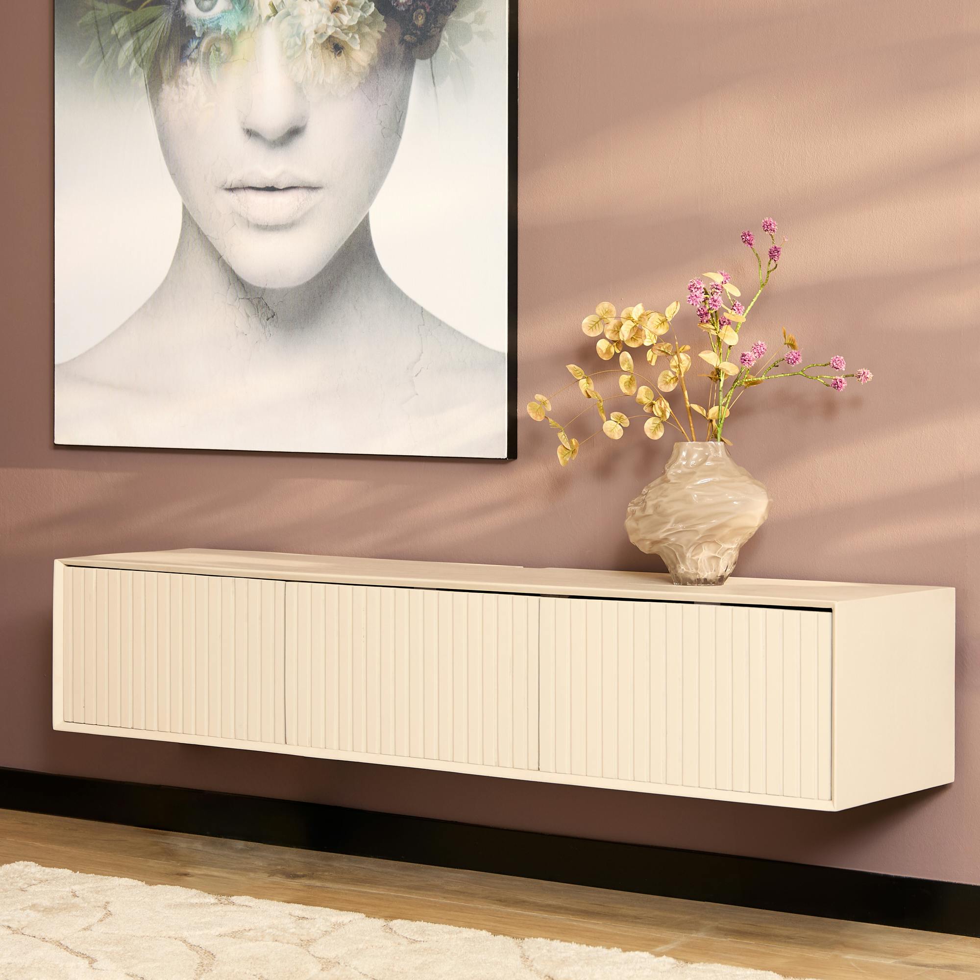 Meuble TV suspendu bois beige 3 portes rainurées CORTINA