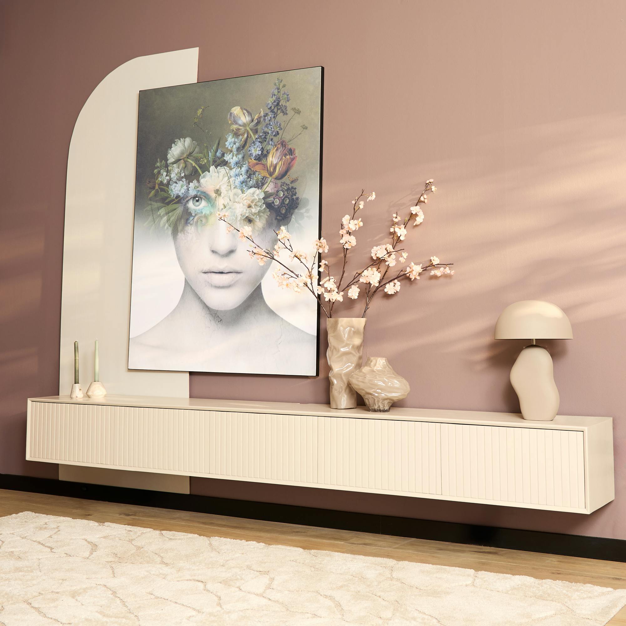 Meuble TV suspendu bois beige 5 portes rainurées CORTINA