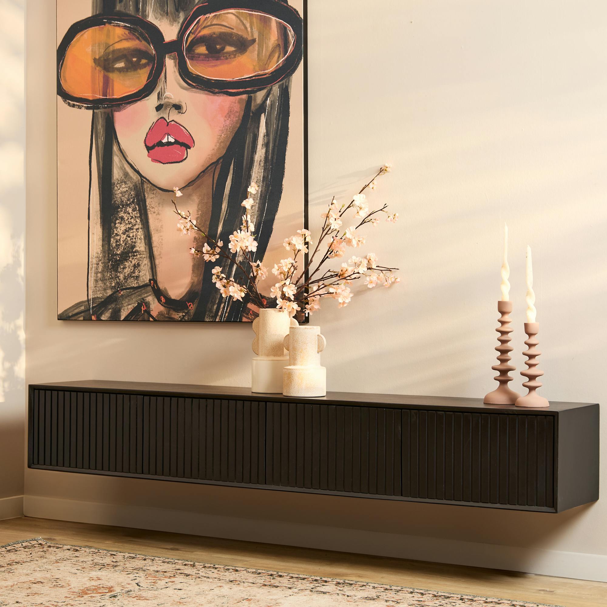 Meuble TV suspendu bois noir 4 portes rainurées CORTINA