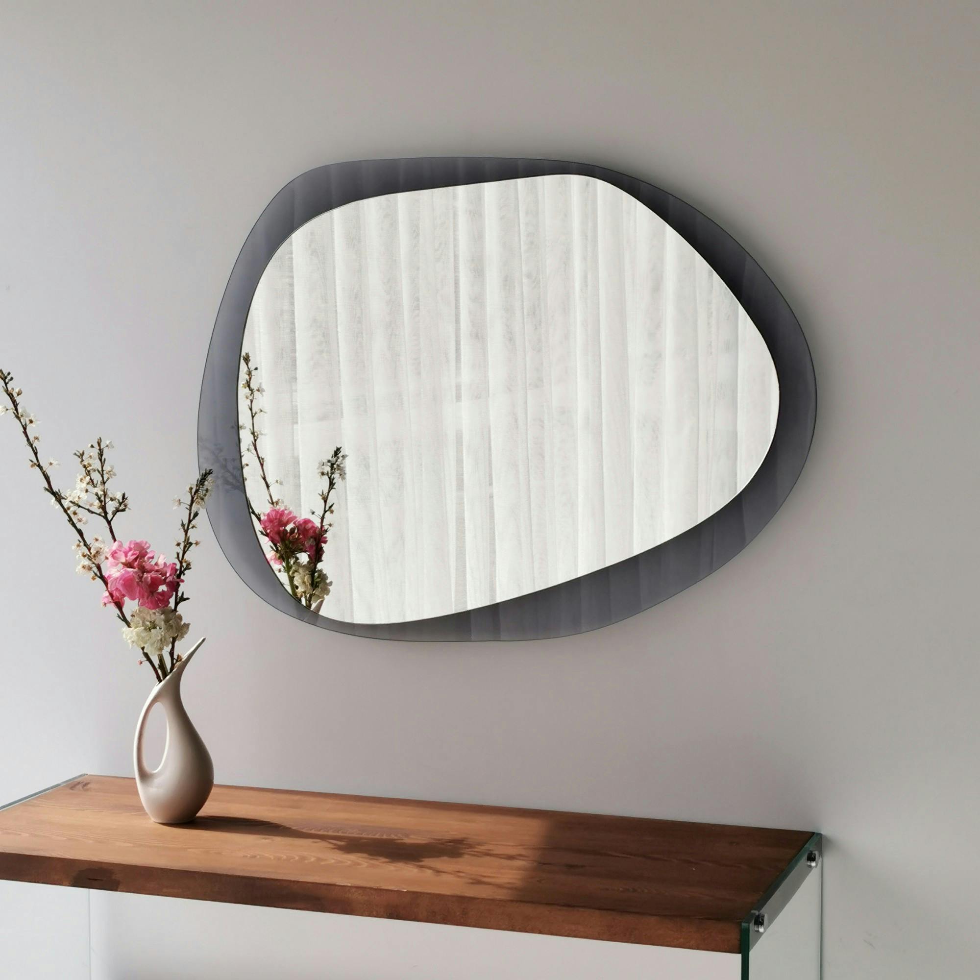 Miroir design organique cadre verre fumé 75 cm CODY