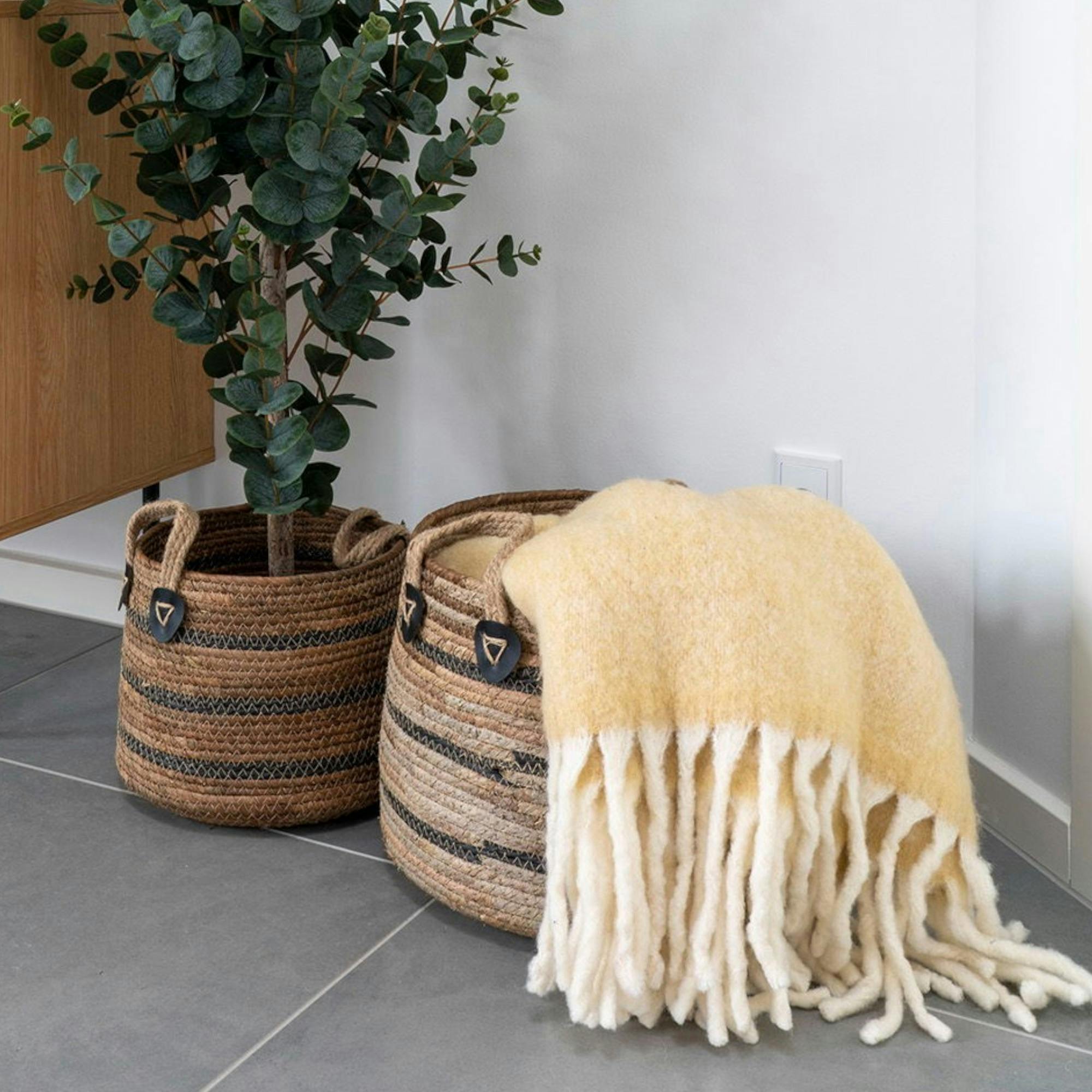 Panier cache-pot en feuille de bananier, tons noir et naturel (lot de 2)