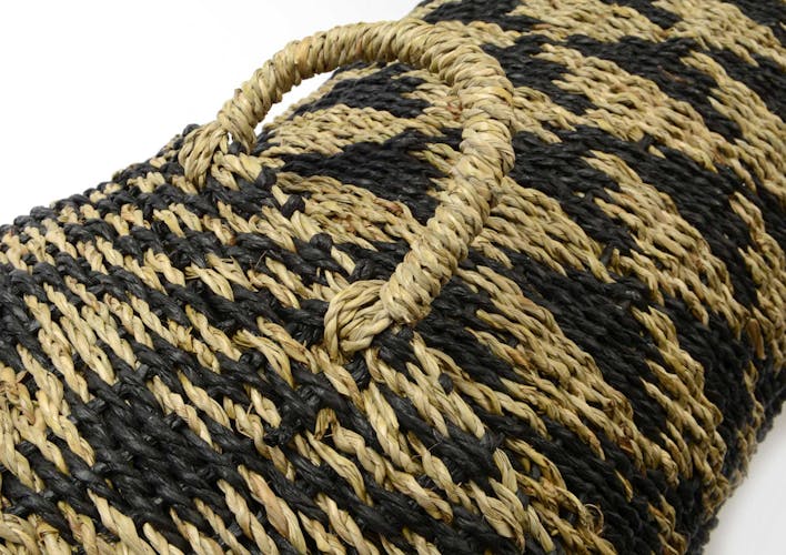 Panier esprit Etnik motifs losanges en jond de mer et corde noirs et naturels avec anses