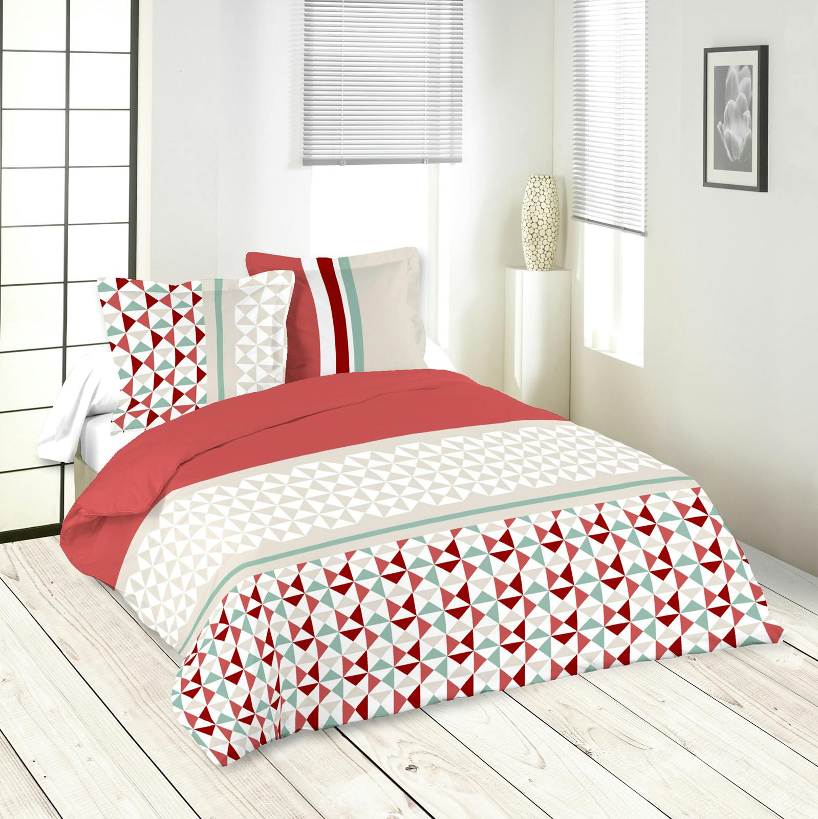 Parure de lit motifs géométriques bleu rouge corail 260x240 housse de couette + 2 taies 63x63 100% coton ISOCELE ROUGE