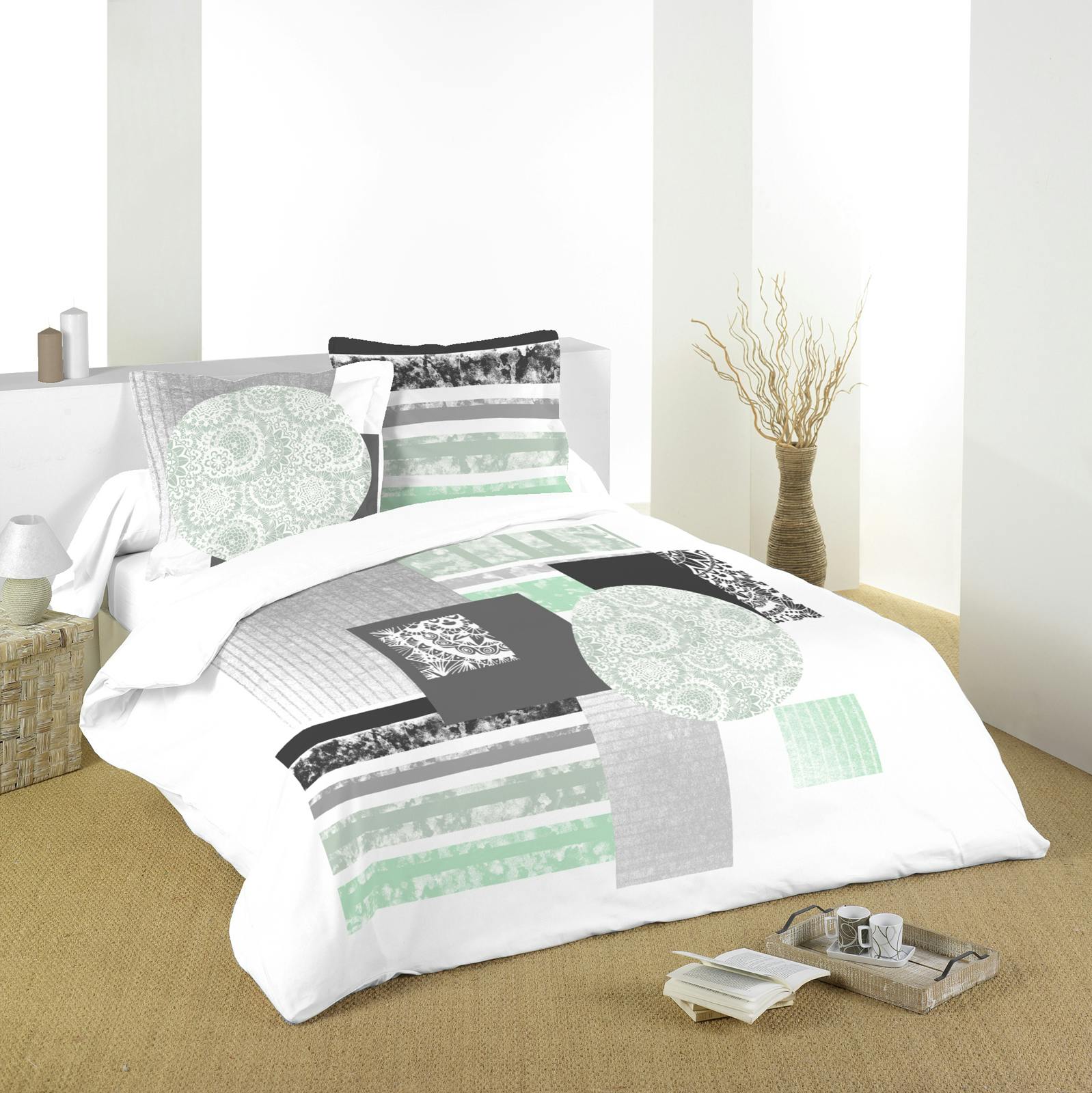 Parure de lit motifs rosaces tons verts, noirs et blancs 260x240 housse de couette + 2 taies 63x63 100% coton ZENIA