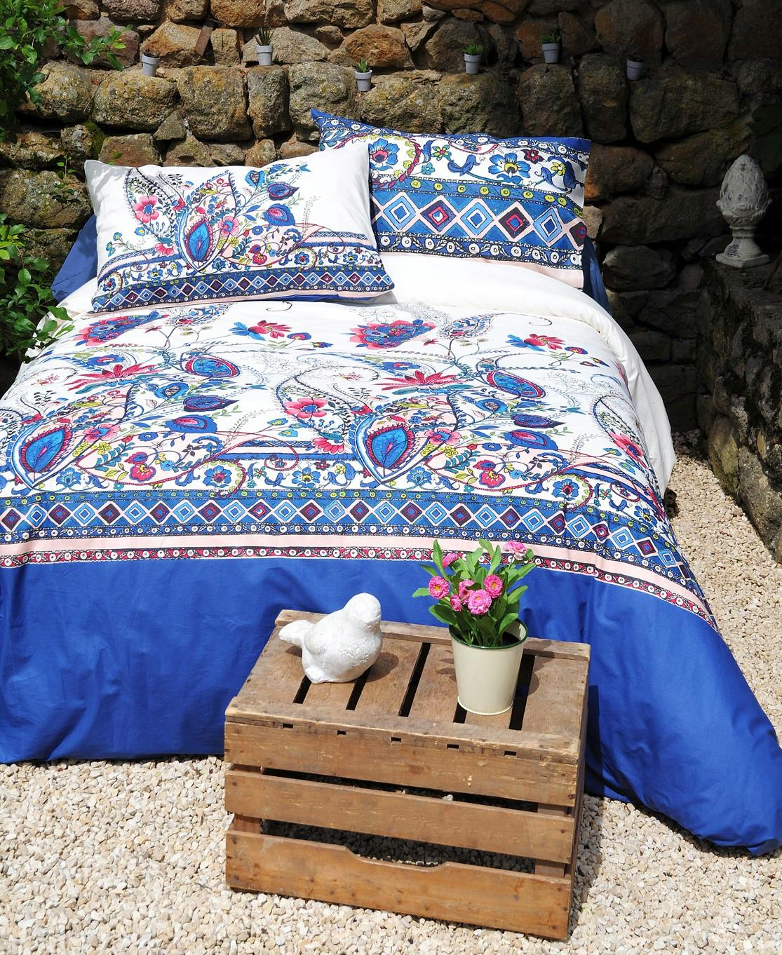 Parure de lit Qualité Supérieure bleu et blanc décor floral 260x240 housse de couette + 2 taies 65x65 100% coton BOTEH