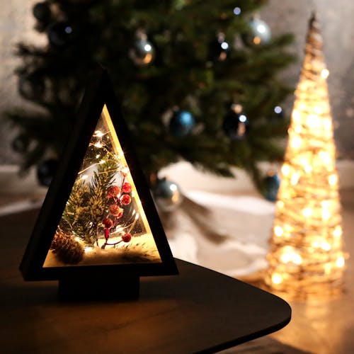 Petit sapin de Noël lumineux en bois H 28 cm