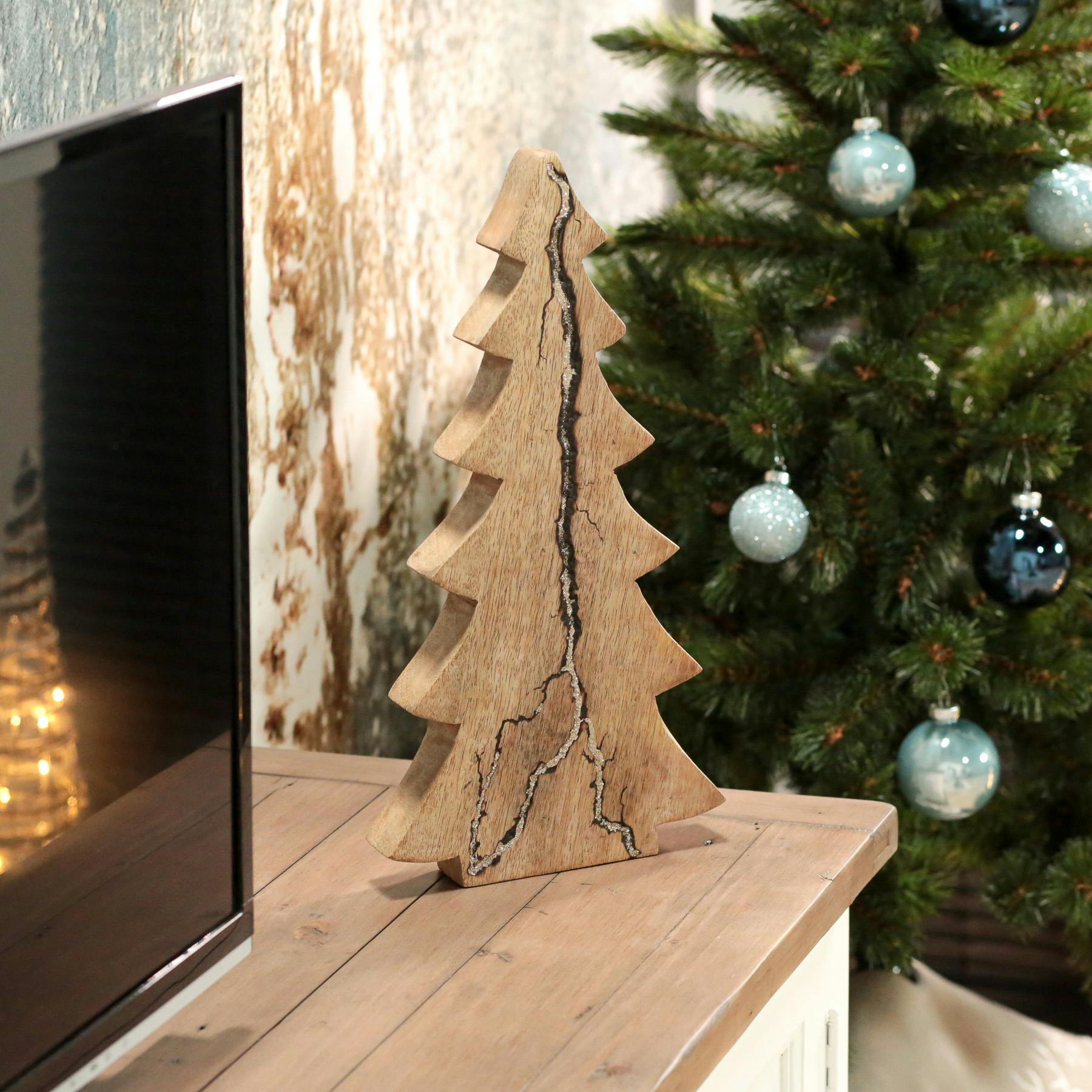 Petit sapin en bois de manguier avec incrustations dorées H 39 cm