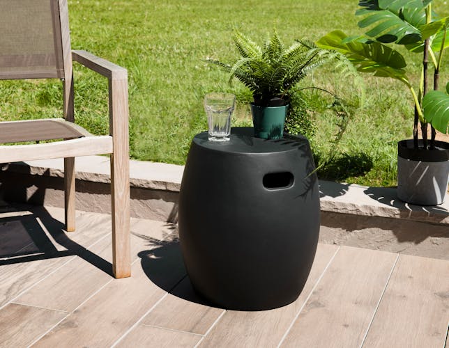 Petite table basse de jardin béton noir forme tonneau HERCULE