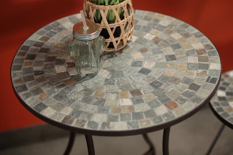 Petite table de jardin ronde en carreaux de mosaïque tons bruns D. 60 cm GRENADE