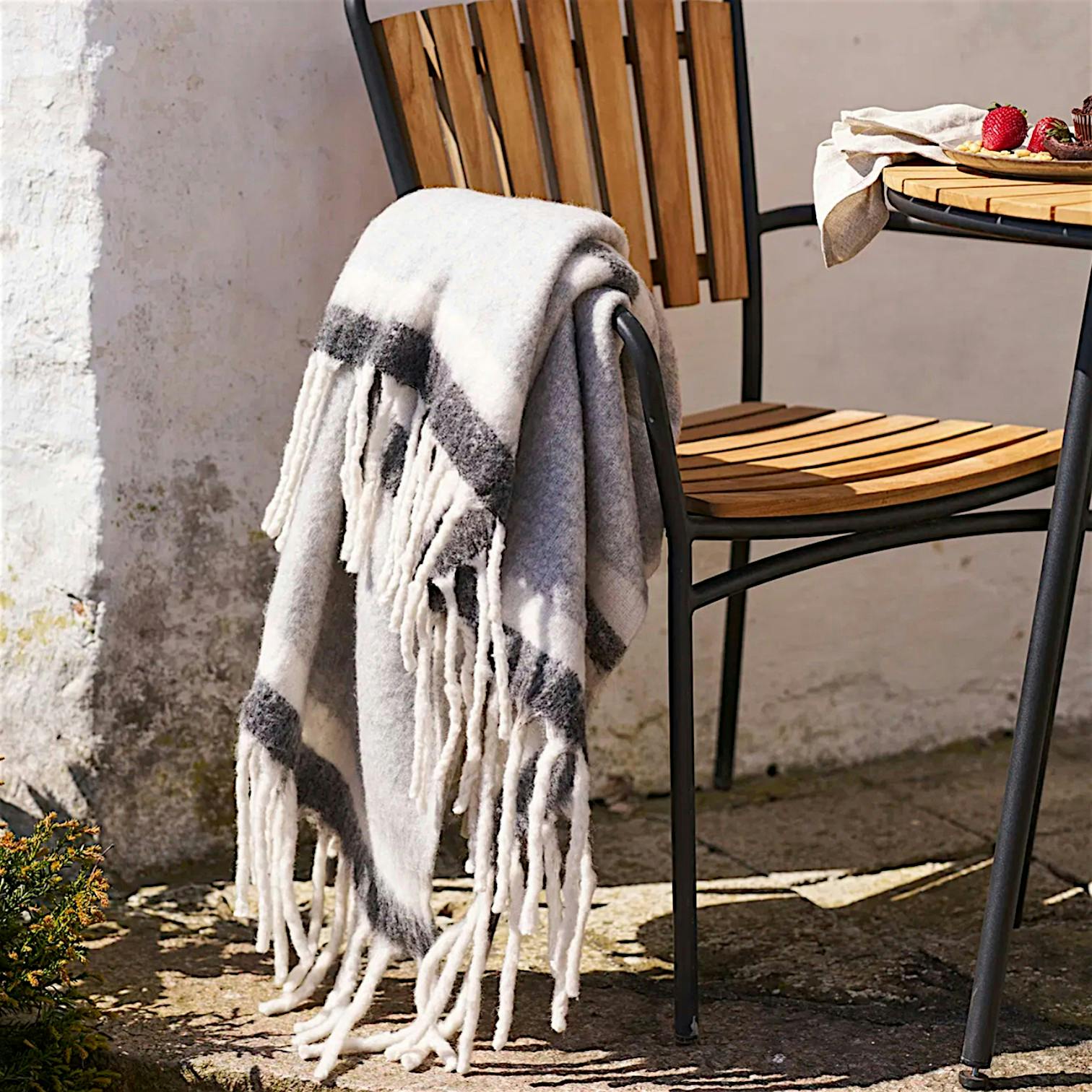 Plaid canapé gris en dégradé et blanc à franges FALLON