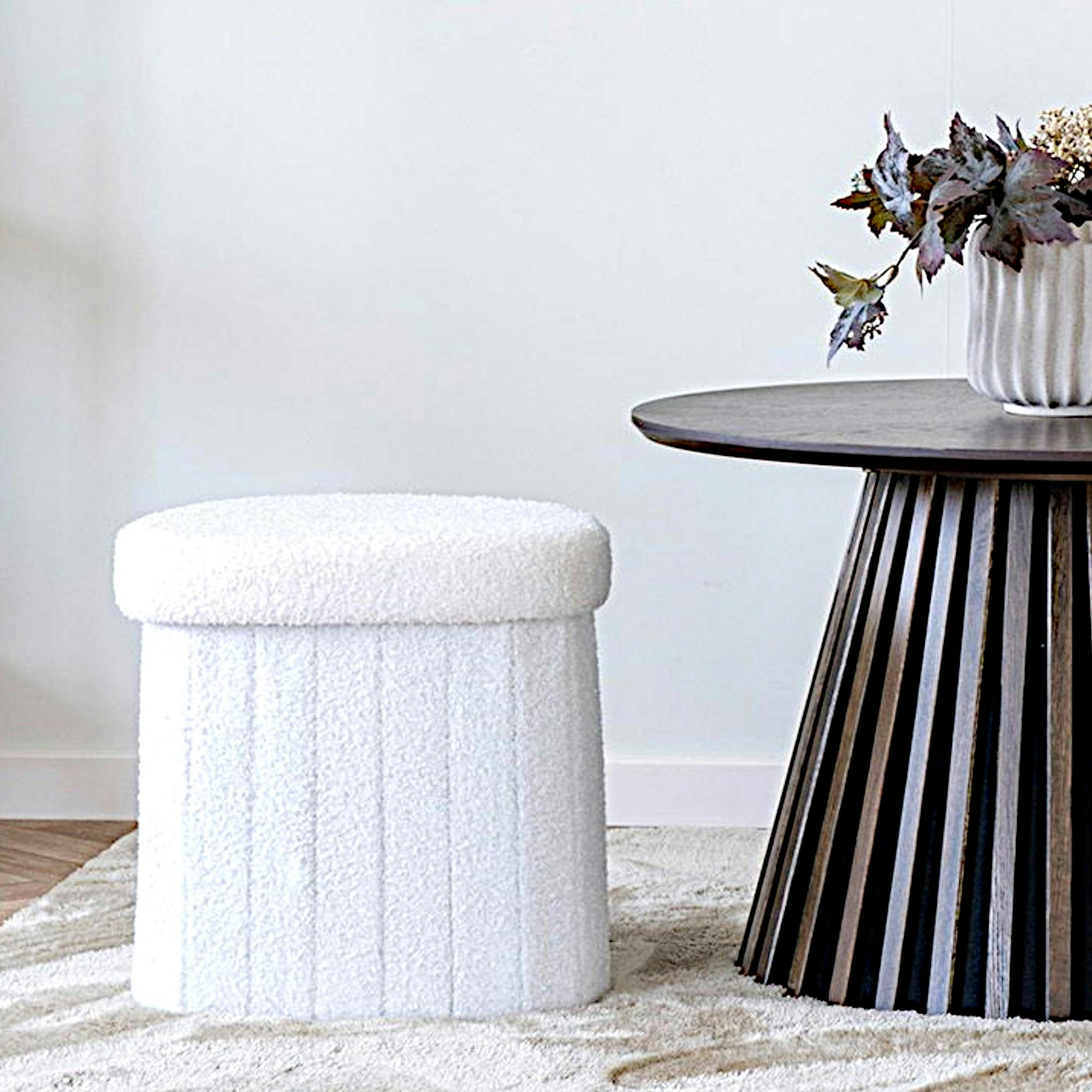 Pouf blanc avec rangement, forme organique triangle BRUGES