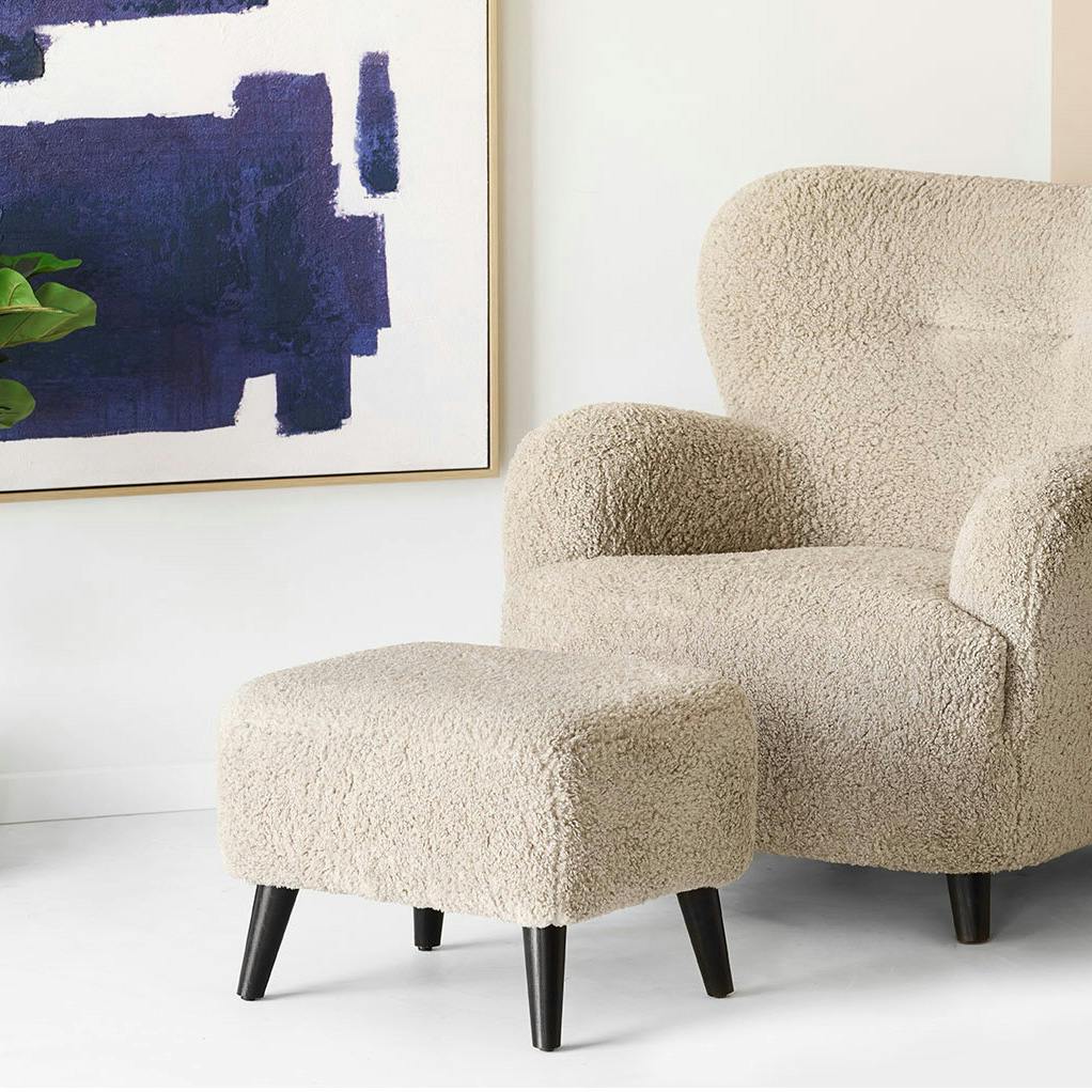 Pouf en tissu marron clair à pieds inclinés BERLIN